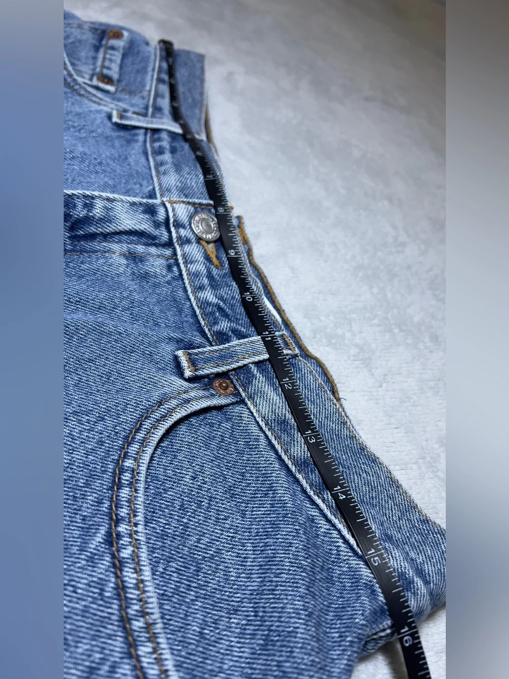 Levi’s Classic High-Waist Blue Denim Shorts - Picture 6 of 11